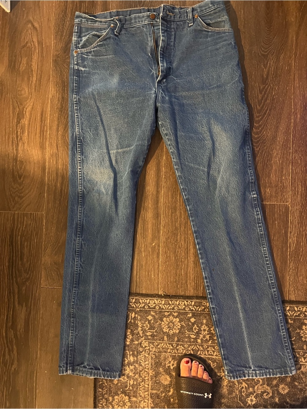 Wrangler Men's Faded Blue Straight Jeans
